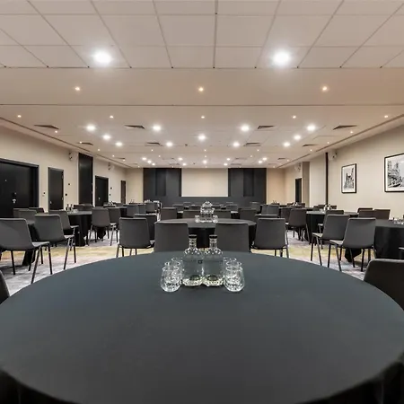 Radisson Centre, A Verified Net Zero Манчестер