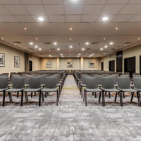 Radisson Centre, A Verified Net Zero Отель Манчестер