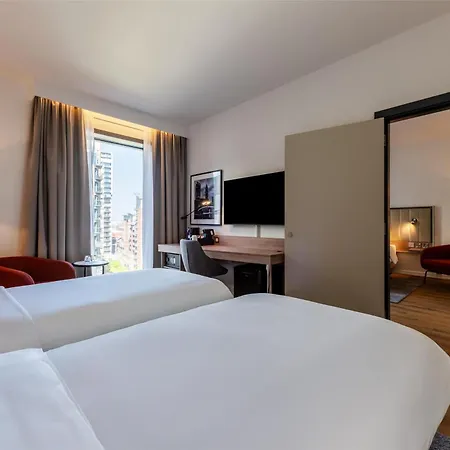 Radisson Centre, A Verified Net Zero 4* Манчестер
