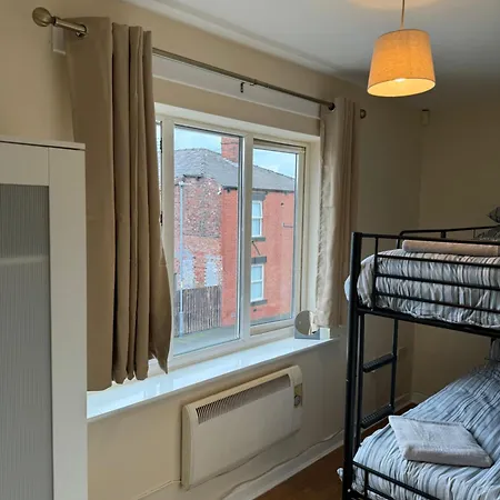 Apartmán Modern, Sleeps 10, Parking, Etihad, Coop Live, River Park,
