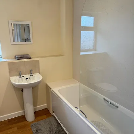 Modern, Sleeps 10, Parking, Etihad, Coop Live, River Park, *