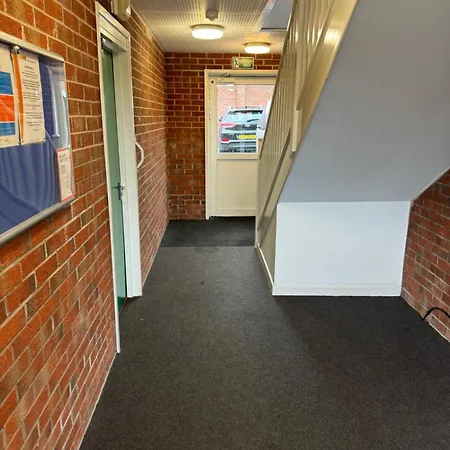 Modern, Sleeps 10, Parking, Etihad, Coop Live, River Park,