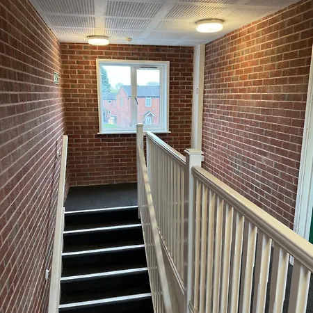 Apartmán Modern, Sleeps 10, Parking, Etihad, Coop Live, River Park,