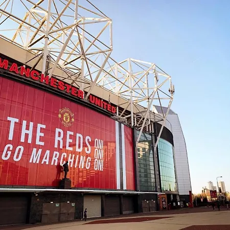 Bright & Modern 3 Bedroom Old Trafford Apartment