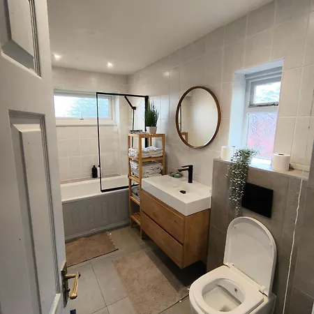 Holiday home Spotless And Spacious Manchester