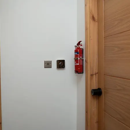 4 Bed Failsworth - 3 Bathrooms - Free Parking - Ideal For Contractors & Families * マンチェスター