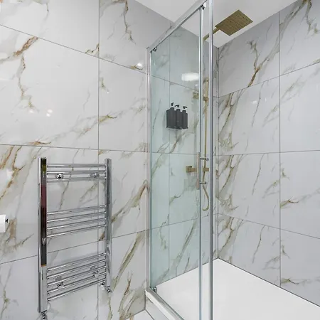 Pendlebury House Free Parking By Superhost Holiday home *