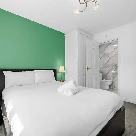 Holiday home Pendlebury House Free Parking By Superhost