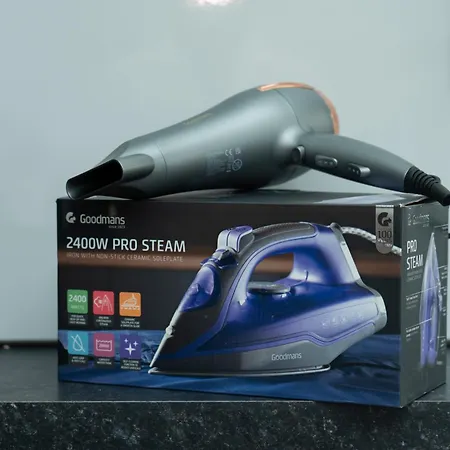 4 Bed Failsworth - 3 Bathrooms - Free Parking - Ideal For Contractors & Families Hébergement de vacances *