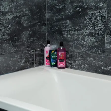 4 Bed Failsworth - 3 Bathrooms - Free Parking - Ideal For Contractors & Families * マンチェスター