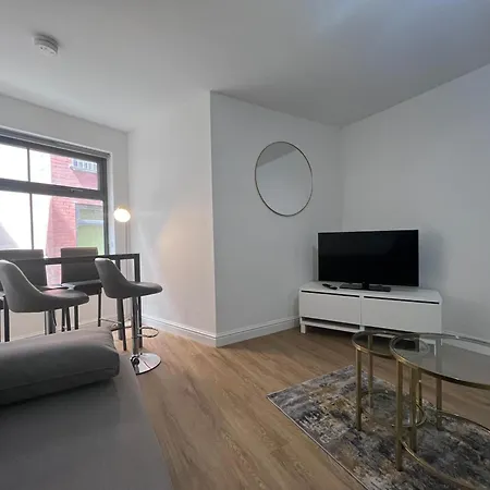Stylish Stay! Parking Outside, Walk To Everything! *