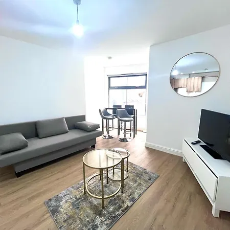 Apartment Stylish Stay! Parking Outside, Walk To Everything!