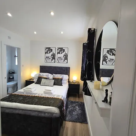 The Cosy Nest - Brand New Short Let In Salford Manchester