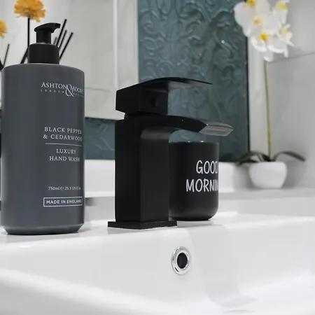 Ferienhaus Modern House - 3 Bedrooms - 1 Bath - Mancity *