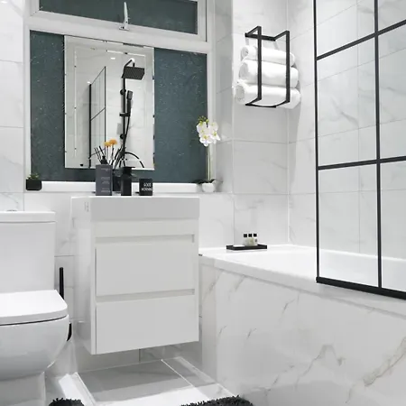 Modern House - 3 Bedrooms - 1 Bath - Mancity * מנצ'סטר