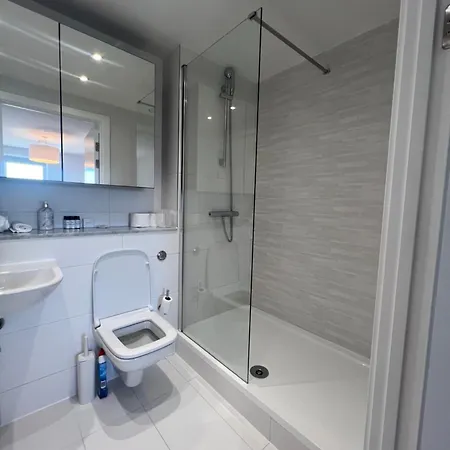Apartment New 2br In Mcr Citycenter