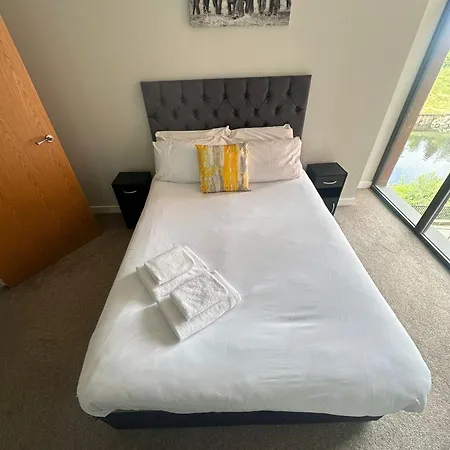 Beehosting Adelphi Wharf Aparthotel