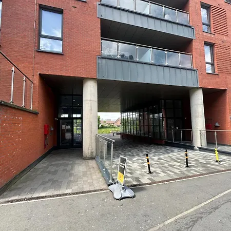 Beehosting Adelphi Wharf