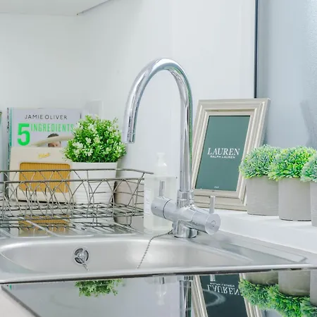 Flat One Chorley Road Apartment *