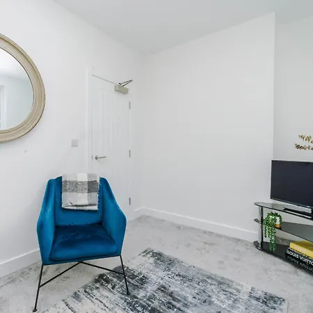 Flat One Chorley Road *