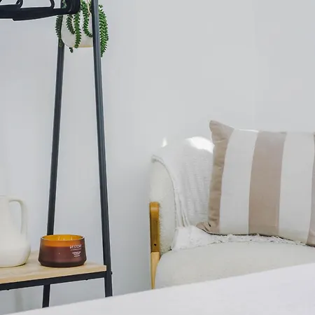 Flat One Chorley Road Apartman *