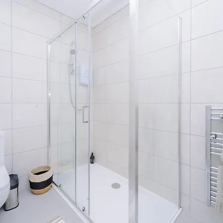 Flat One Chorley Road *