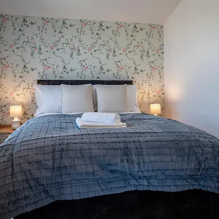 Hébergement de vacances Luxury Retreat For 10 With Hot Tub And Spacious Garden Manchester