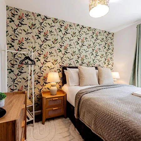 Luxury Retreat For 10 With Hot Tub And Spacious Garden Hébergement de vacances