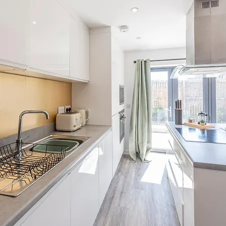 Luxury Retreat For 10 With Hot Tub And Spacious Garden *