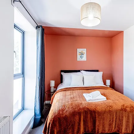 Luxury Retreat For 10 With Hot Tub And Spacious Garden Manchester