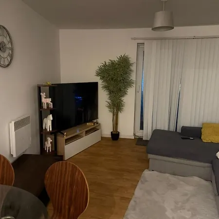 Cozy By Etihad And Coop Live Arena Homestay *