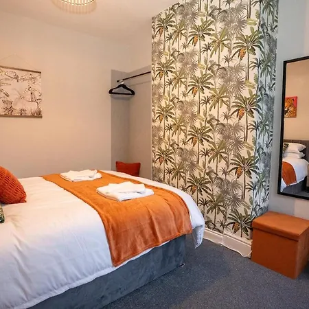 Old Trafford 3 Bedroom Entire Parking * Manchester