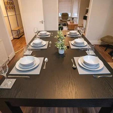 Old Trafford 3 Bedroom Entire Parking Holiday home