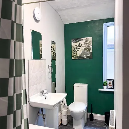 Old Trafford 3 Bedroom Entire Parking Holiday home