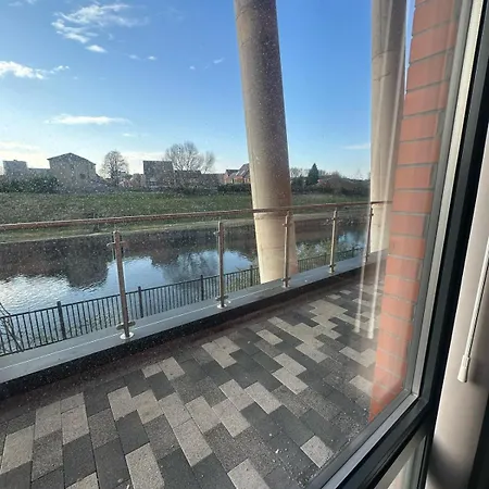 Beehosting Adelphi Wharf