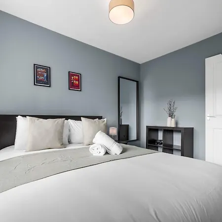 3 Bed Stockport By Superhost בית נופש *