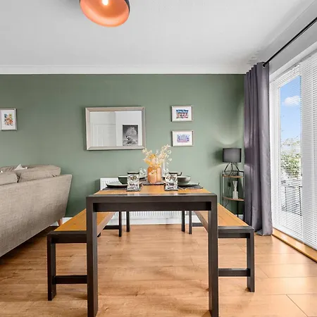 3 Bed Stockport By Superhost מנצ'סטר