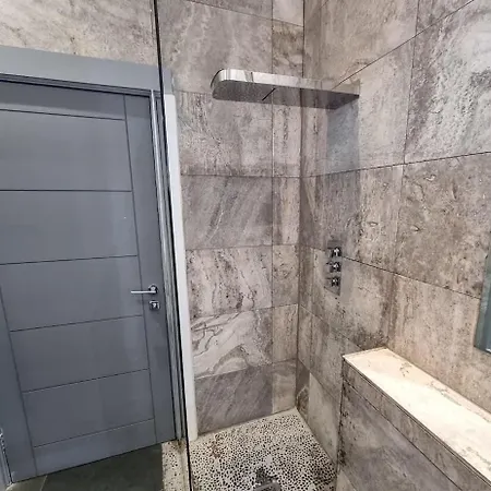 Centre Sleeps 14 By Superhost *