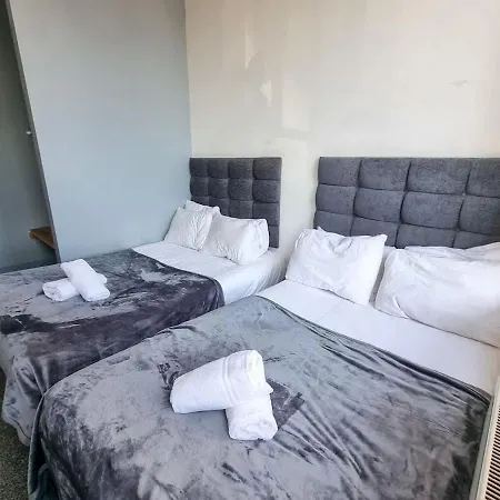 Centre Sleeps 14 By Superhost *