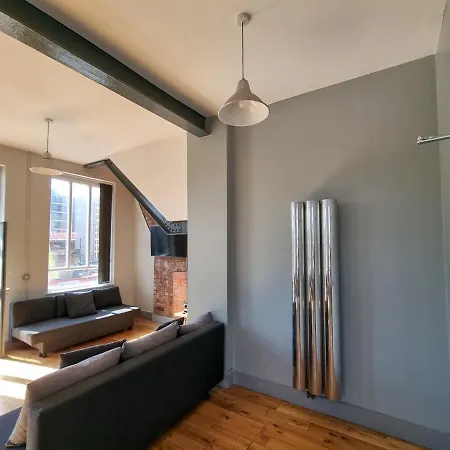 Apartment Centre Sleeps 14 By Superhost