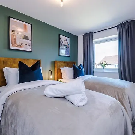 Stunning 3-bdrm House In Manchester-modern&comfort Apartment