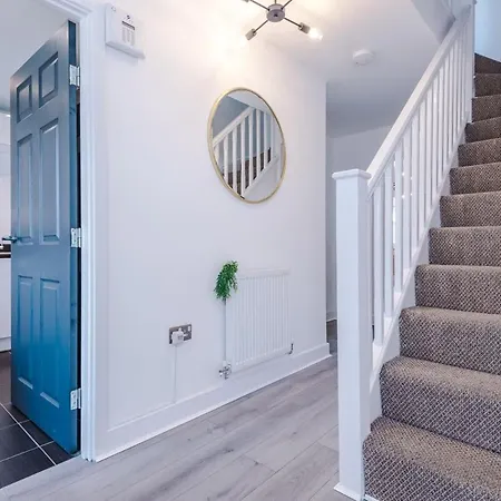 Stunning 3-bdrm House In Manchester-modern&comfort Apartment