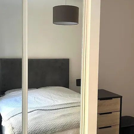 Gorgeous 2 Bed With Terrace, Free Parking