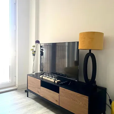 Gorgeous 2 Bed With Terrace, Free Parking Apartment