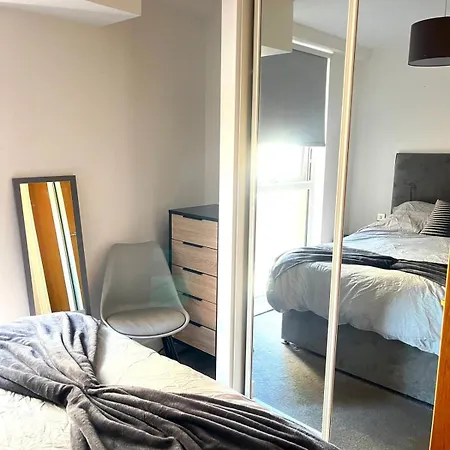 Gorgeous 2 Bed With Terrace, Free Parking * Manchester