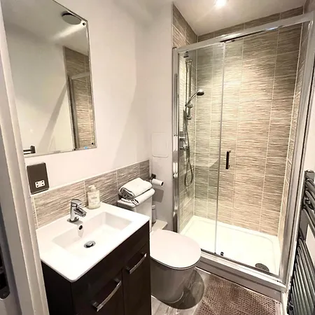 Apartment Gorgeous 2 Bed With Terrace, Free Parking