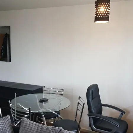 Stylish Spacious 2 Bed Balcony Nr Stadium Apartment Manchester