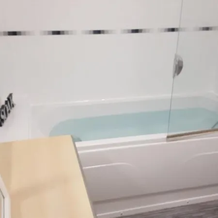 Stylish Spacious 2 Bed Balcony Nr Stadium * Manchester