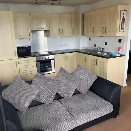 Stylish Spacious 2 Bed Balcony Nr Stadium *