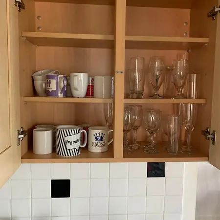 Stylish Spacious 2 Bed Balcony Nr Stadium